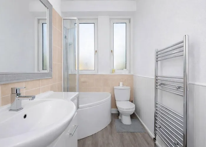 Bright 2 Bedroom Flat On Leith Walk エディンバラ