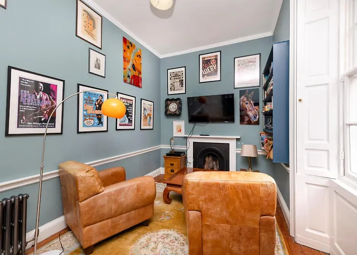 Luxury Family Flat In New Town