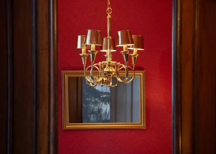 Iconic Royal Mile * Edinburgh