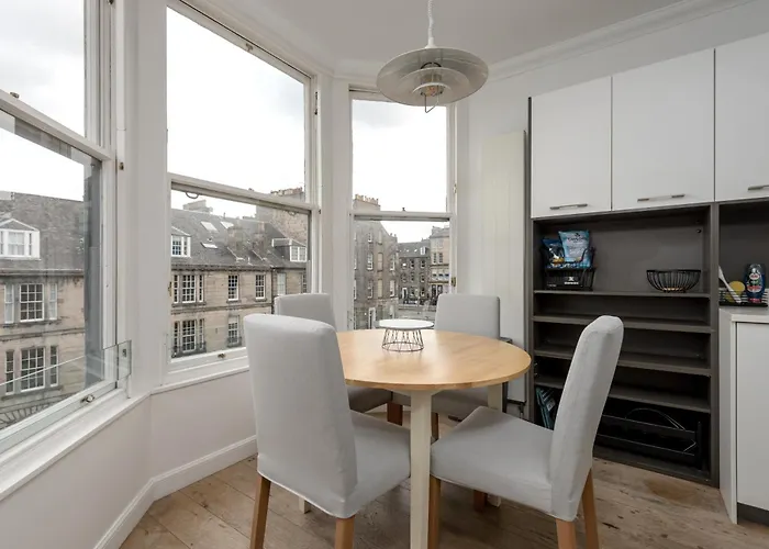 Elegant 2-bedroom In New Town Near Princes Street 公寓 *