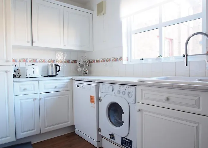 Fettes - Homely 2bd In Quiet Development Lejlighed
