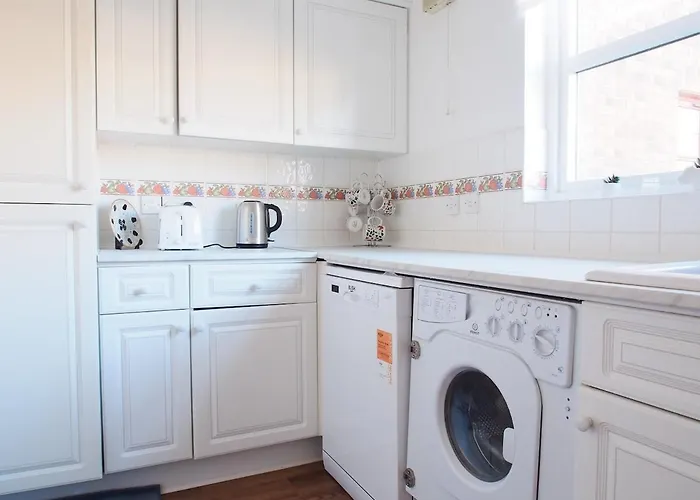 Fettes - Homely 2bd In Quiet Development Lejlighed