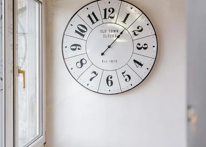 Percys Place Sleep 11, 15 Minute To Centre Free Parking Apartment *