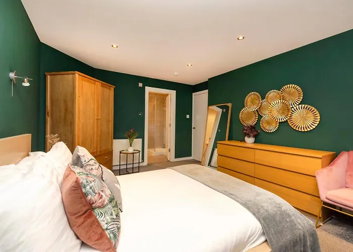 Appartement Chic 3-bedroom 2-storey House Near Centre With Free Parking
