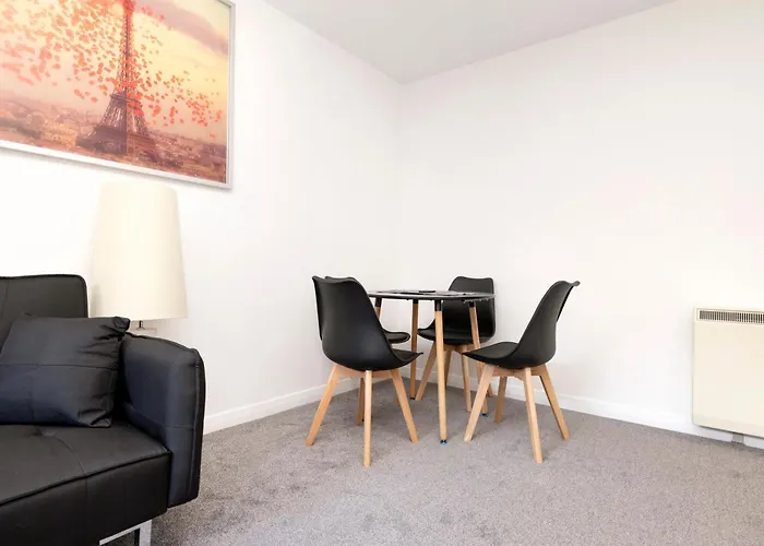 Apartment Morningside 2-bedroom - Ground Floor *