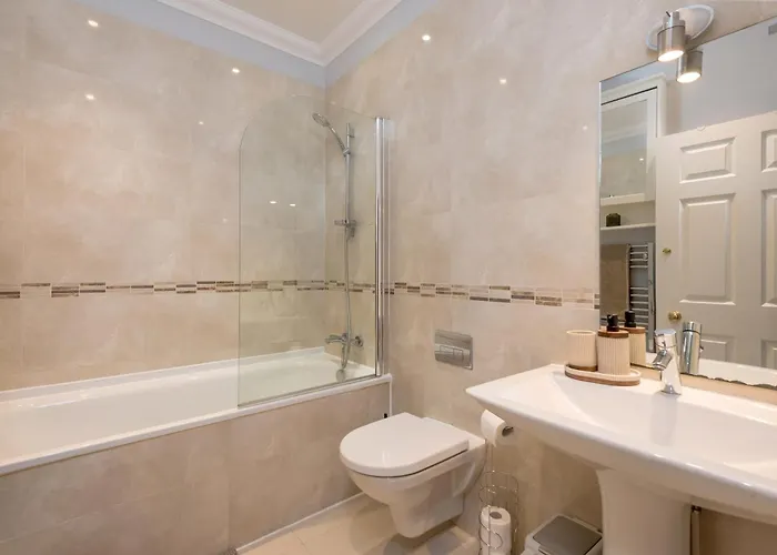 Elegant 2-bedroom In New Town Near Princes Street 公寓 *