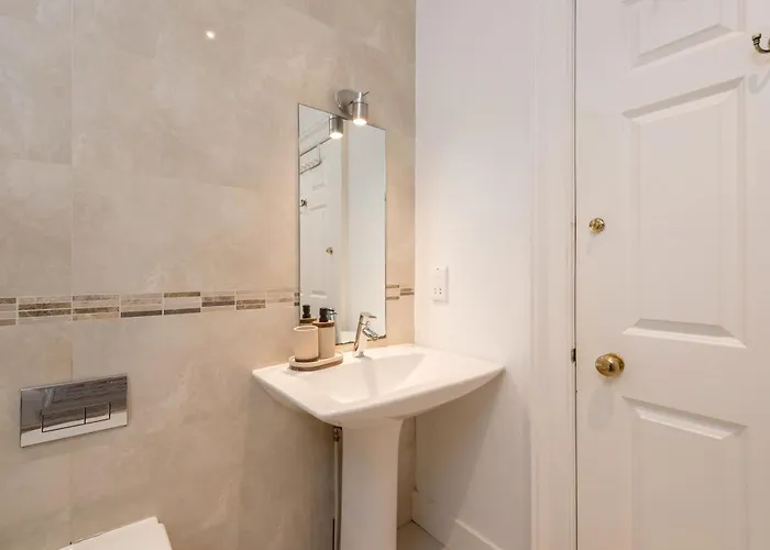 Elegant 2-bedroom In New Town Near Princes Street