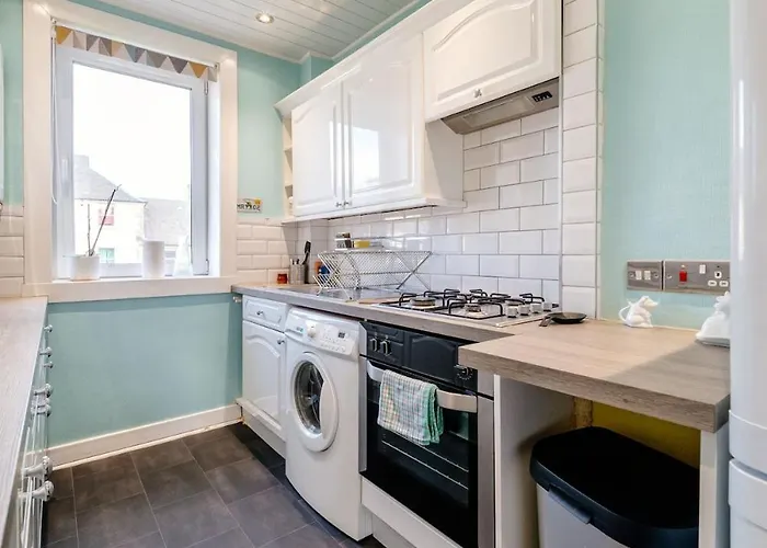 Bright Sleep 4 15 Minute Centre Free Parking Neaby