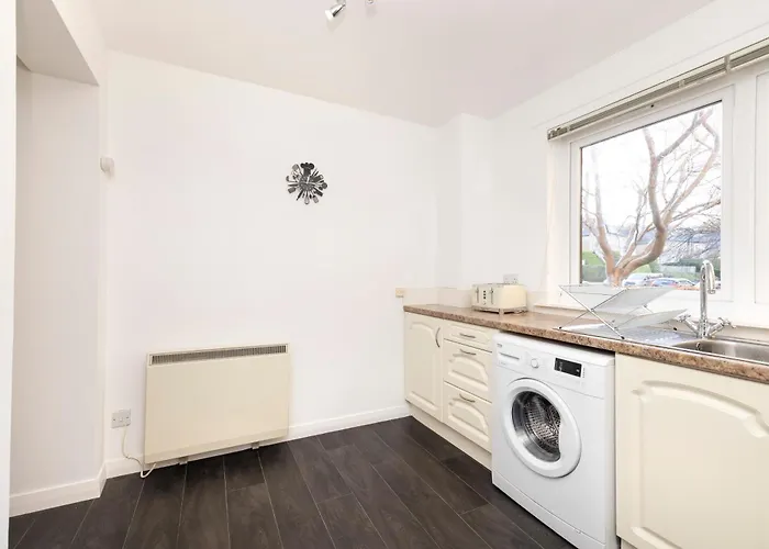 Apartment Morningside 2-bedroom - Ground Floor Edinburgh