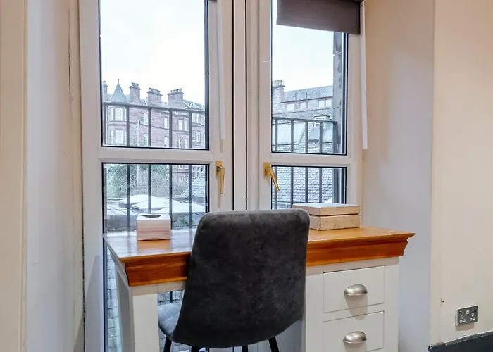 Percys Place Sleep 11, 15 Minute To Centre Free Parking Apartment Edinburgh