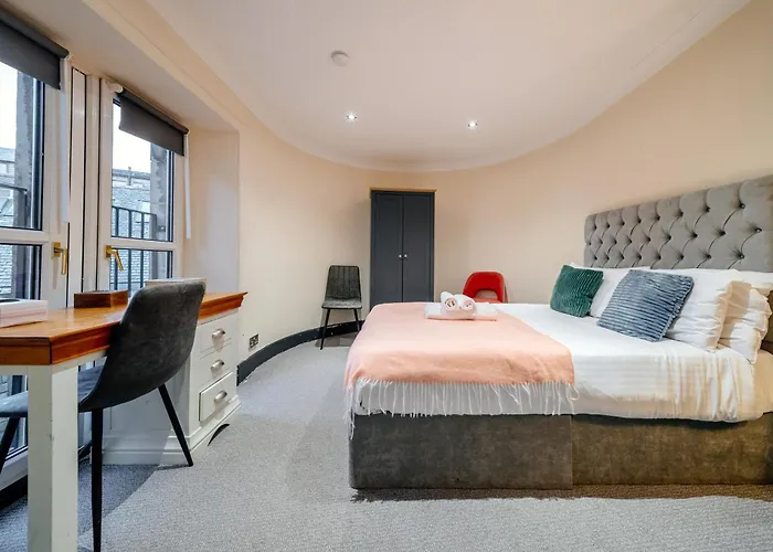 Apartment Percys Place Sleep 11, 15 Minute To Centre Free Parking *