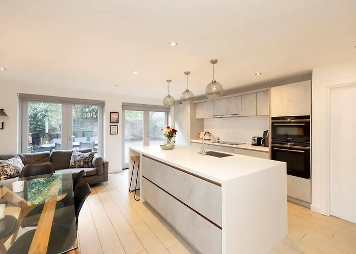 Chic 3-bedroom 2-storey House Near Centre With Free Parking * Edinburgh
