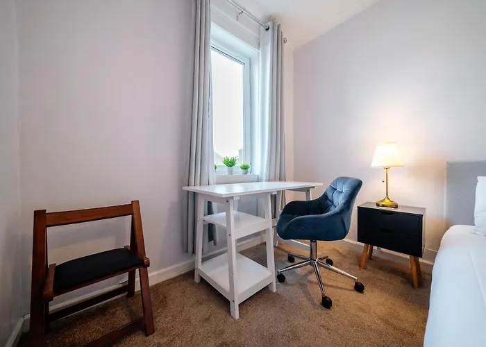 Bright Sleep 4 15 Minute Centre Free Parking Neaby *