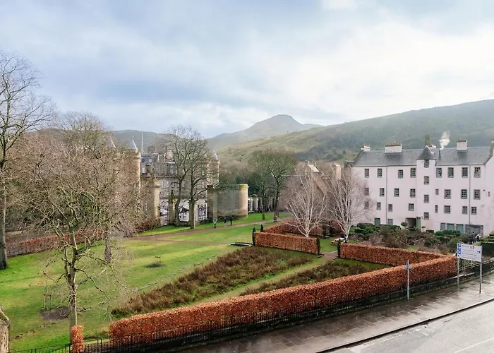 Bottom Of Royal Mile 7 Beds Sleeps 12 3 Bthrooms Apartmán Edinburgh