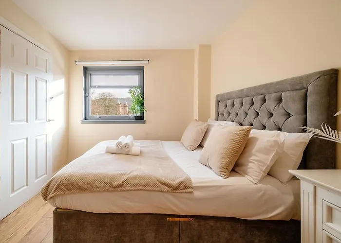 Bottom Of Royal Mile 7 Beds Sleeps 12 3 Bthrooms Apartmán Edinburgh