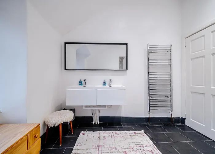 Percys Place Sleep 11, 15 Minute To Centre Free Parking Edinburgh