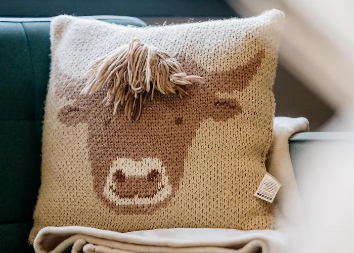 Bottom Of Royal Mile 7 Beds Sleeps 12 3 Bthrooms *