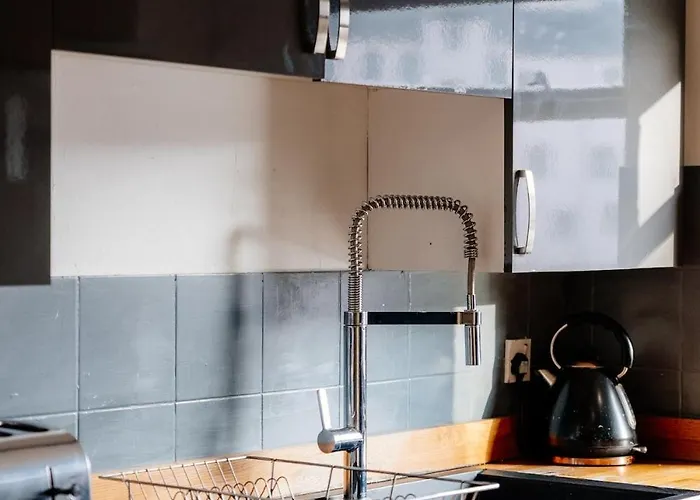 Bottom Of Royal Mile 7 Beds Sleeps 12 3 Bthrooms