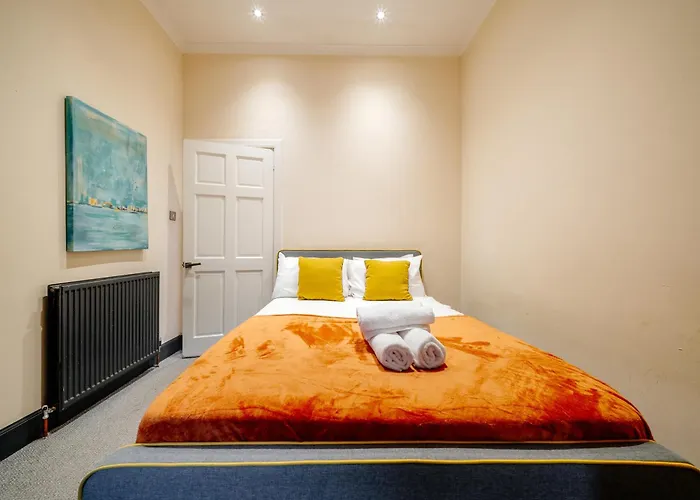 Apartment Percys Place Sleep 11, 15 Minute To Centre Free Parking Edinburgh