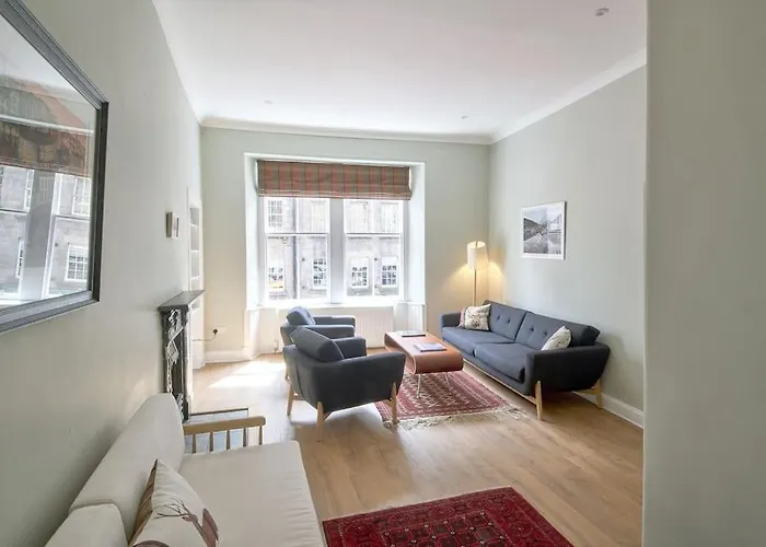 High Street - Modern Scandi Design In The Heart Of The Old Town!