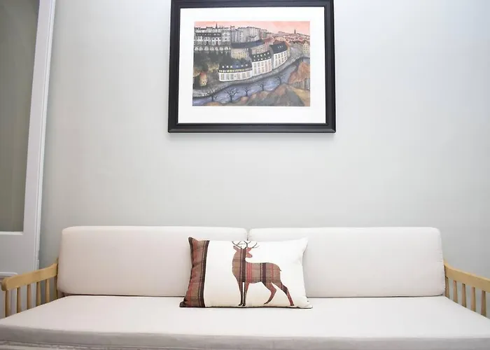 High Street - Modern Scandi Design In The Heart Of The Old Town! *