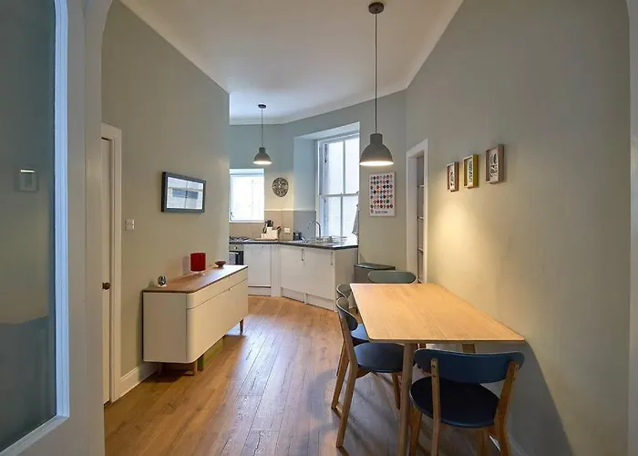 High Street - Modern Scandi Design In The Heart Of The Old Town! Edinburgh