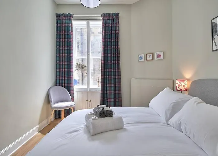 High Street - Modern Scandi Design In The Heart Of The Old Town! * Edinburgh