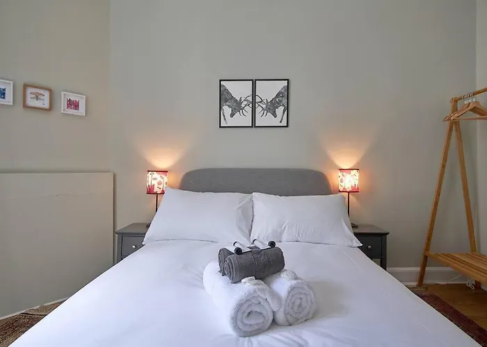 High Street - Modern Scandi Design In The Heart Of The Old Town!