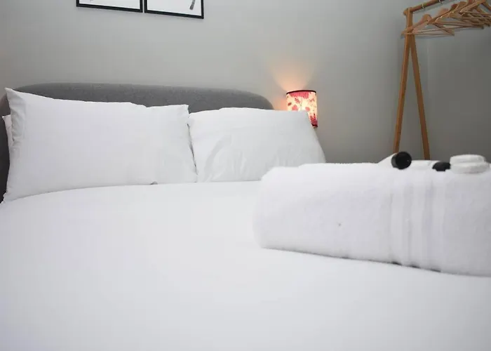 High Street - Modern Scandi Design In The Heart Of The Old Town!