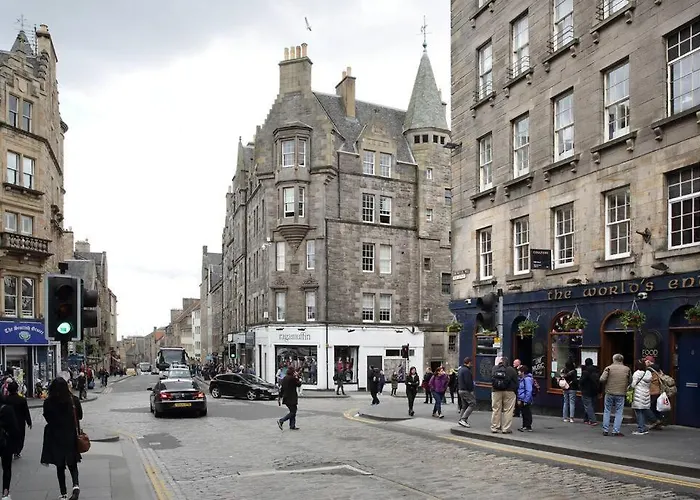 High Street - Modern Scandi Design In The Heart Of The Old Town! Edinburgh