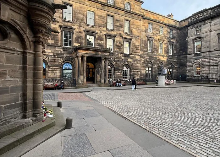 Parliament Square - Royal Mile