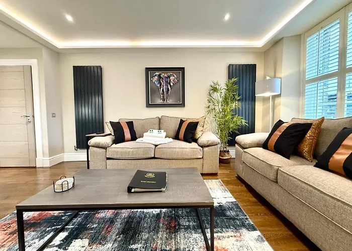 Modern 3 Bedroom Apartment, West End * Эдинбург