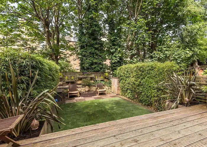 Modern Holyrood Family Retreat *