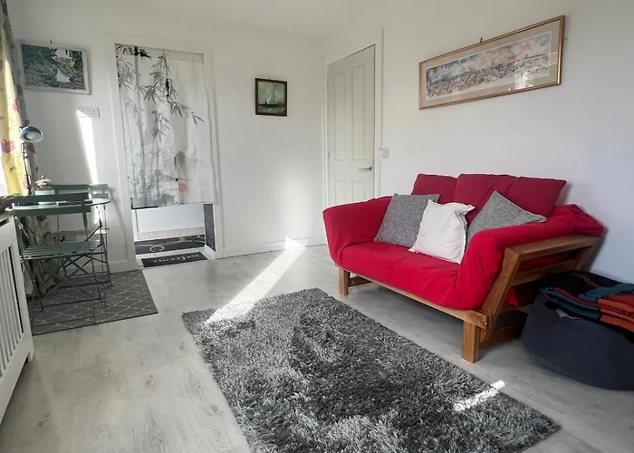 Self-contained Ground Level With Hill View Appartement *