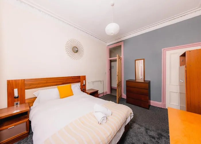 Relaxing 4 Bdrm Apartamento *