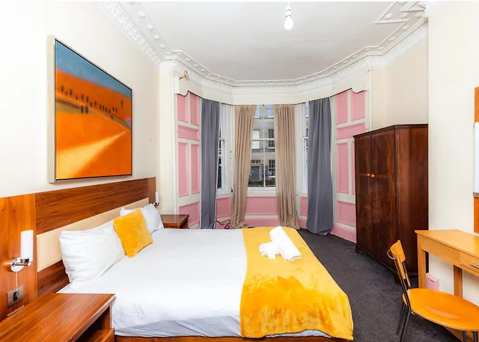 Relaxing 4 Bdrm Apartamento