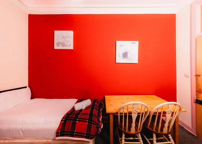 Relaxing 4 Bdrm Apartamento Edimburgo