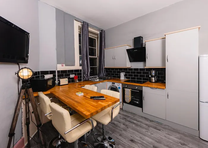 Relaxing 4 Bdrm Apartamento
