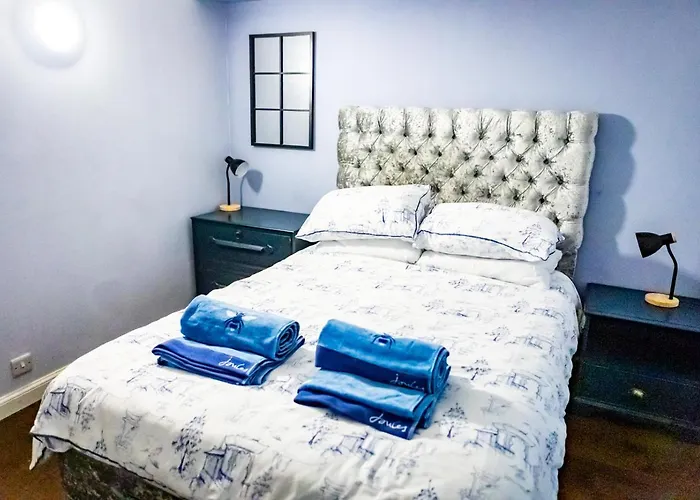 Lovely 2 Bedroom B-listed Converted Whisky Bond Appartement *