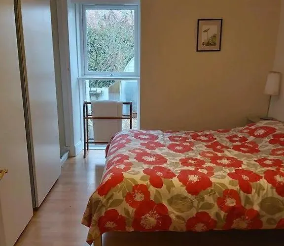 Couette-café Cosy For Share , Private Double Room, Wifi, Parking, Garden Édimbourg