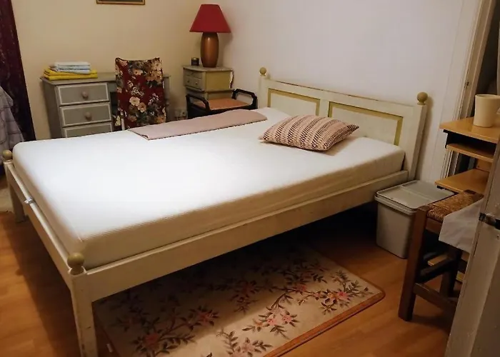 Cosy For Share , Private Double Room, Wifi, Parking, Garden Couette-café