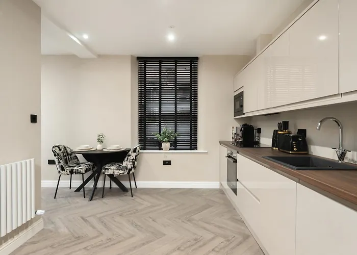 Sovo - South Lane - Centre 3*