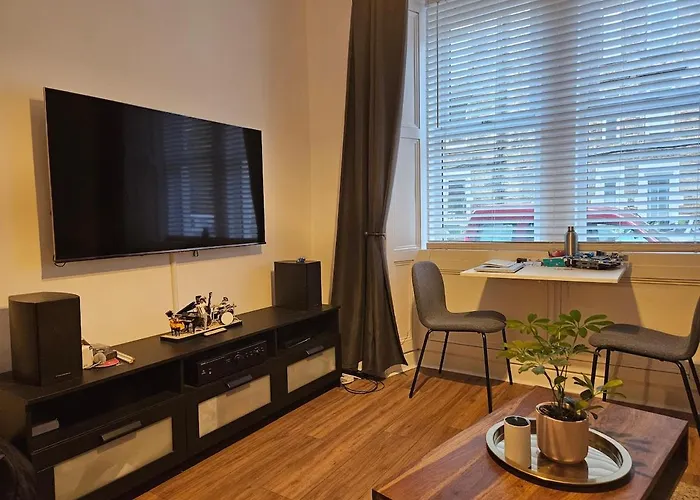 Stylish Newly-renovated 1br Flat Near Centre Apartment *