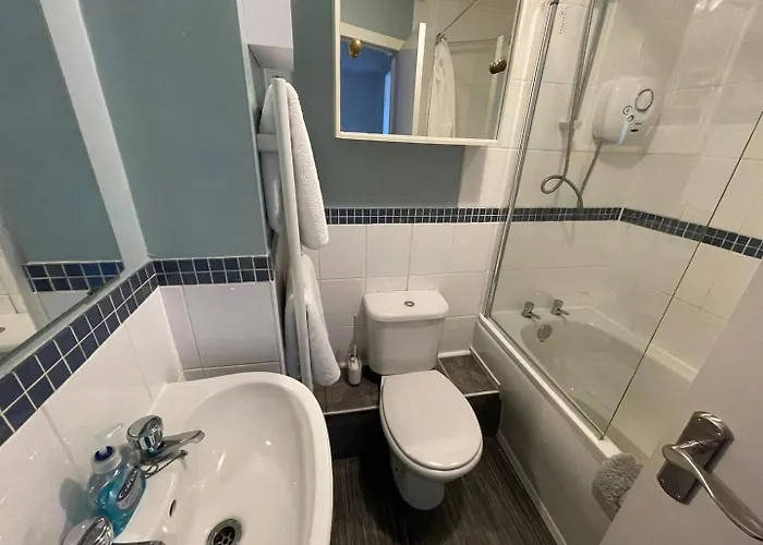Welcoming And Homely 2 Bed In Location Apartment *