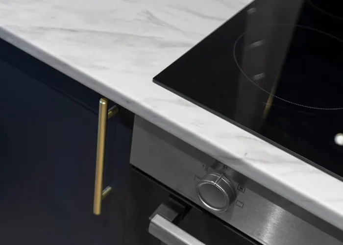 Newly Refurbished - Parking - - 3 Guests Apartment *