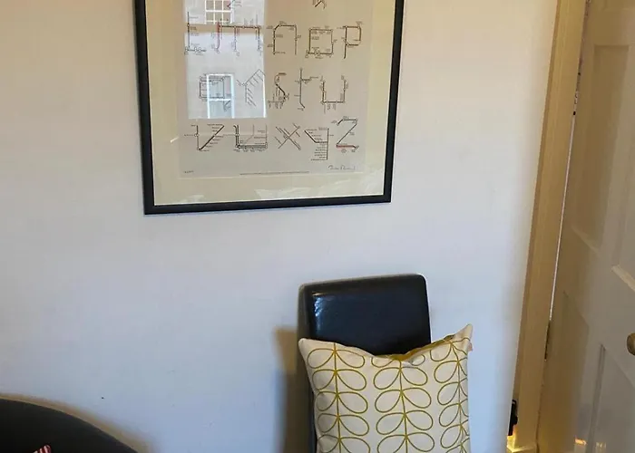 Classical 19th Century Stair - 3 Bedroom Edinburgh