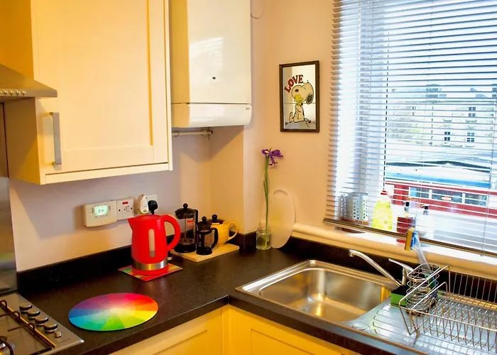 Welcoming And Homely 2 Bed In Location *