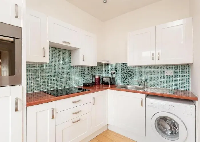 Classical 19th Century Stair - 3 Bedroom