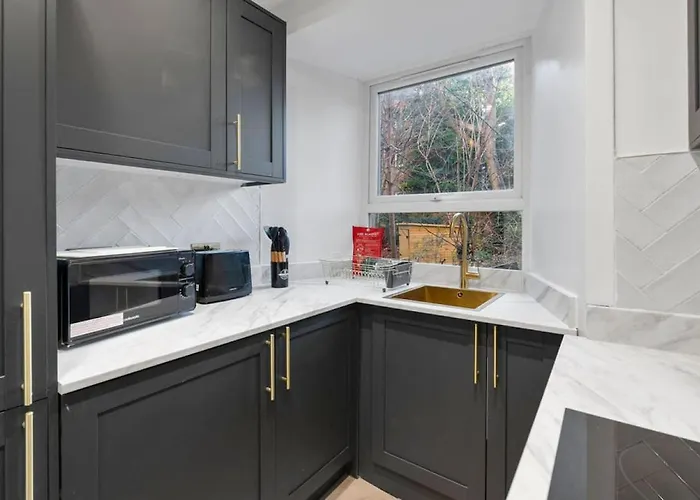 Newly Refurbished - Parking - - 3 Guests