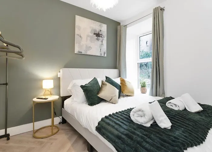 Newly Refurbished - Parking - - 3 Guests Apartment *